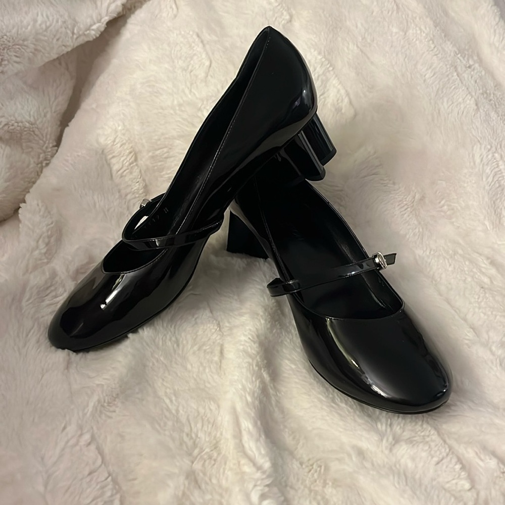Louis Vuitton Uniformes black paten leather Mary Jane mid heel height size 40